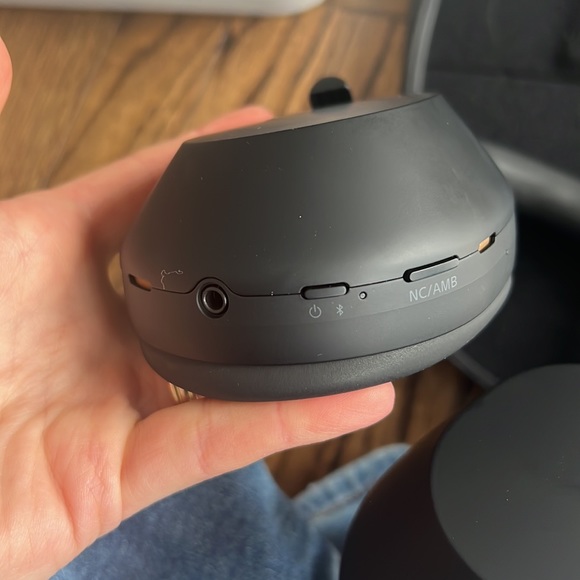 Sony - WH-1000XM5 Wireless Noise-Canceling Over-the-Ear Headphones - Black - Picture 9 of 13